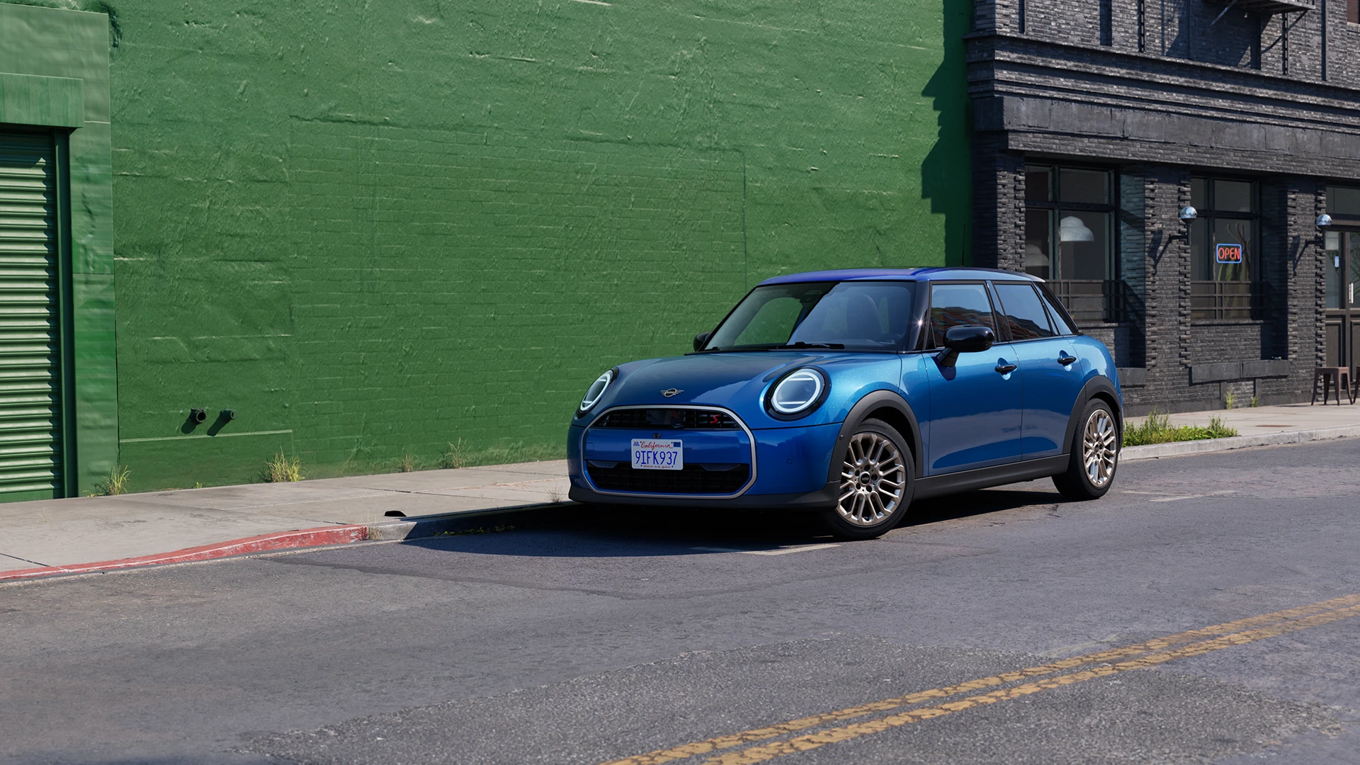 MINI Cooper 5 Portes - vue latérale - Soleil glacial