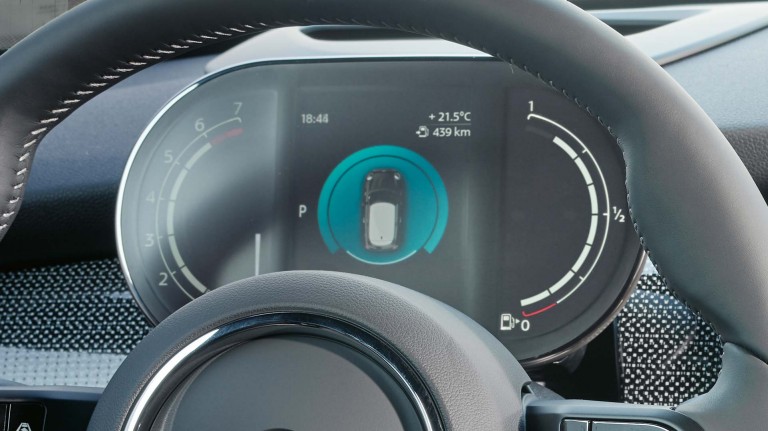 MINI Hatch 5 portes – écran d'instrumentation multifonctions – tachymètre numérique