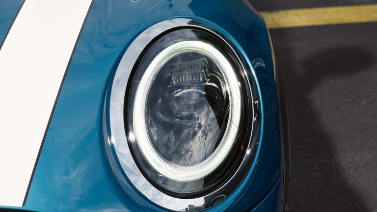 MINI Hatch 5 portes – led – phares adaptatifs